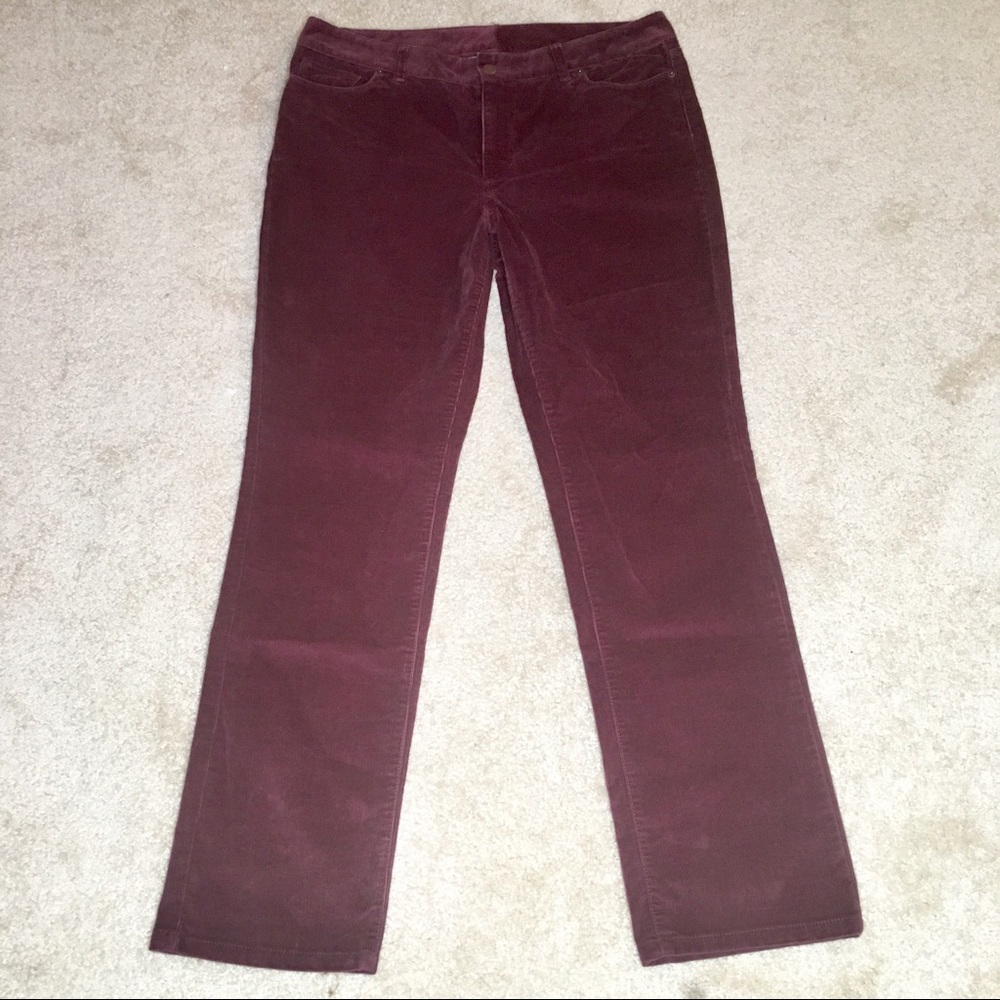 L.L. Bean Favorite Fit Cords in Burgundy EUC
